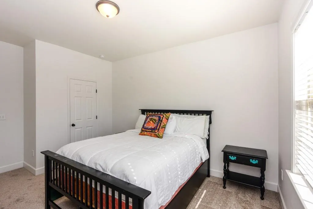 5566 High Point Road, Atlanta, Georgia 30342, 4 Bedrooms Bedrooms, ,3 BathroomsBathrooms,Residential,Sold,5566 High Point Road,5809003 5566 High Point Road, Atlanta, Georgia 30342, 4 Bedrooms Bedrooms, ,3 BathroomsBathrooms,Residential,Sold,5566 High Point Road,5809003