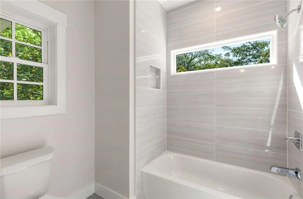 Bathroom with shower / washtub combination