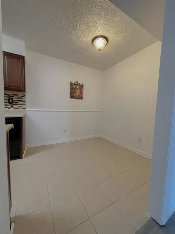 9400 Roberts Drive Unit 1a, Sandy Springs, Georgia 30350, 2 Bedrooms Bedrooms, ,Residential,Sold,9400 Roberts Drive Unit 1a,6829714