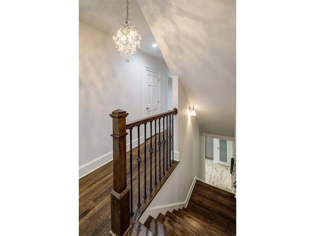 8210 Innsbruck Drive, Dunwoody, Georgia 30350, 6 Bedrooms Bedrooms, ,4 BathroomsBathrooms,Residential,Sold,8210 Innsbruck Drive,5892064