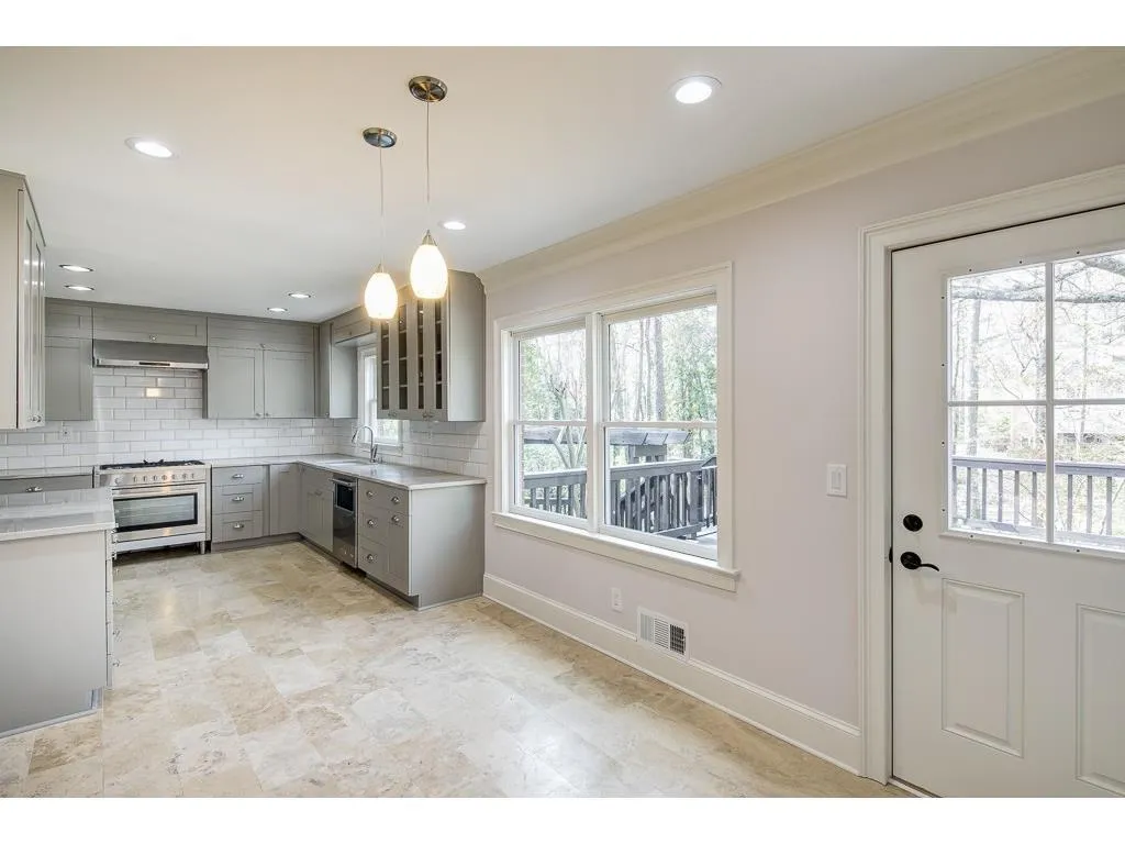 8210 Innsbruck Drive, Dunwoody, Georgia 30350, 6 Bedrooms Bedrooms, ,4 BathroomsBathrooms,Residential,Sold,8210 Innsbruck Drive,5892064