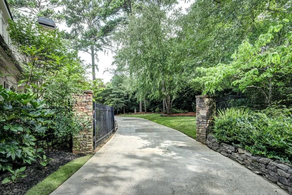 5 Old Stratton Chase, Sandy Springs, Georgia 30328, 5 Bedrooms Bedrooms, ,4 BathroomsBathrooms,Residential,Sold,5 Old Stratton Chase,6810349