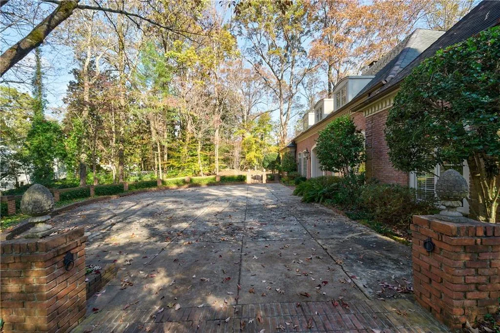 1660 Winterthur Close, Atlanta, Georgia 30328, 5 Bedrooms Bedrooms, ,4 BathroomsBathrooms,Residential,Sold,1660 Winterthur Close,6810130