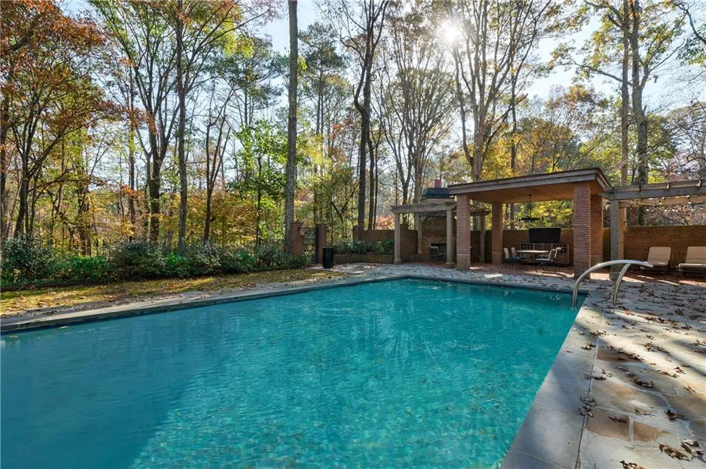 1660 Winterthur Close, Atlanta, Georgia 30328, 5 Bedrooms Bedrooms, ,4 BathroomsBathrooms,Residential,Sold,1660 Winterthur Close,6810130