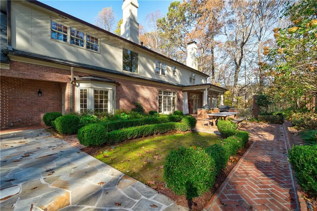 1660 Winterthur Close, Atlanta, Georgia 30328, 5 Bedrooms Bedrooms, ,4 BathroomsBathrooms,Residential,Sold,1660 Winterthur Close,6810130