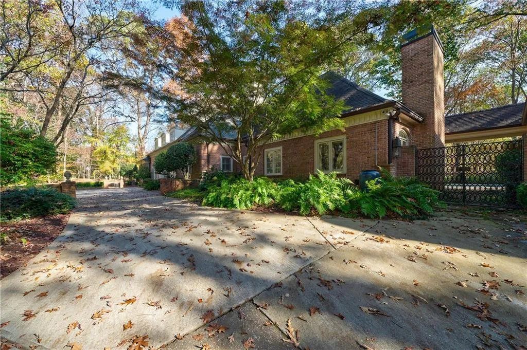 1660 Winterthur Close, Atlanta, Georgia 30328, 5 Bedrooms Bedrooms, ,4 BathroomsBathrooms,Residential,Sold,1660 Winterthur Close,6810130