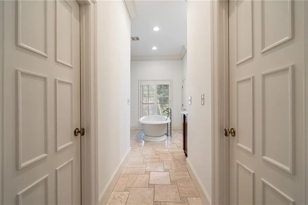 1660 Winterthur Close, Atlanta, Georgia 30328, 5 Bedrooms Bedrooms, ,4 BathroomsBathrooms,Residential,Sold,1660 Winterthur Close,6810130