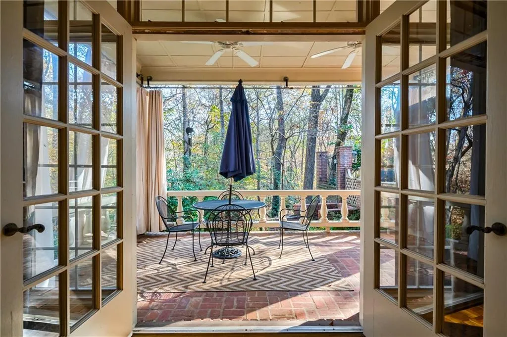 1660 Winterthur Close, Atlanta, Georgia 30328, 5 Bedrooms Bedrooms, ,4 BathroomsBathrooms,Residential,Sold,1660 Winterthur Close,6810130