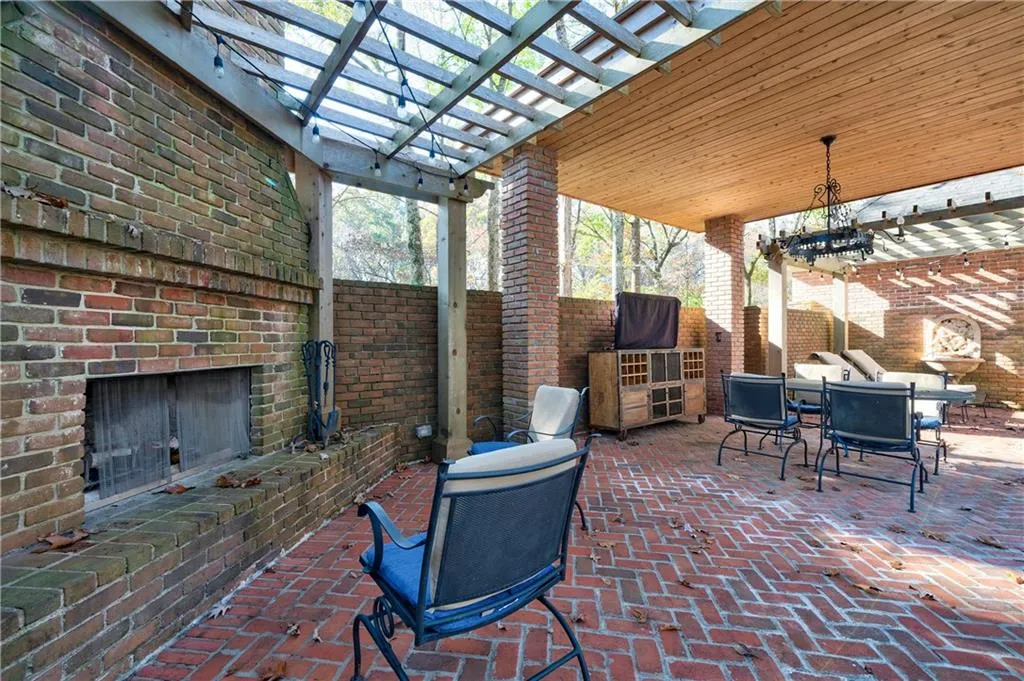 1660 Winterthur Close, Atlanta, Georgia 30328, 5 Bedrooms Bedrooms, ,4 BathroomsBathrooms,Residential,Sold,1660 Winterthur Close,6810130