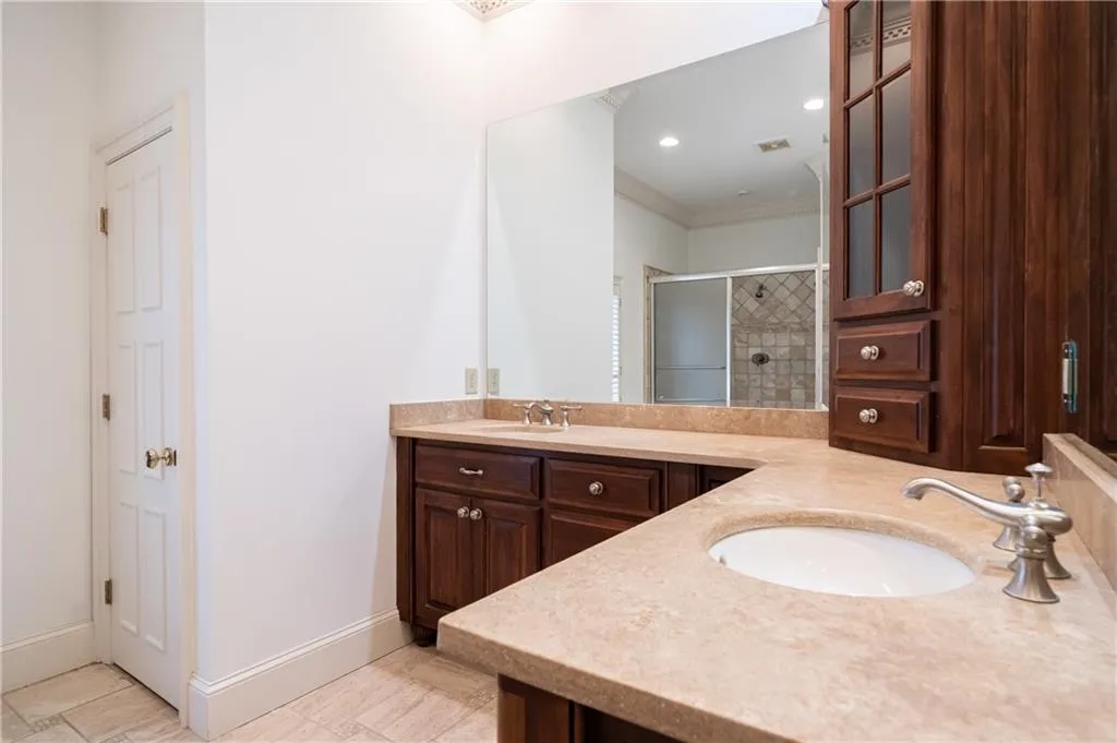 1660 Winterthur Close, Atlanta, Georgia 30328, 5 Bedrooms Bedrooms, ,4 BathroomsBathrooms,Residential,Sold,1660 Winterthur Close,6810130