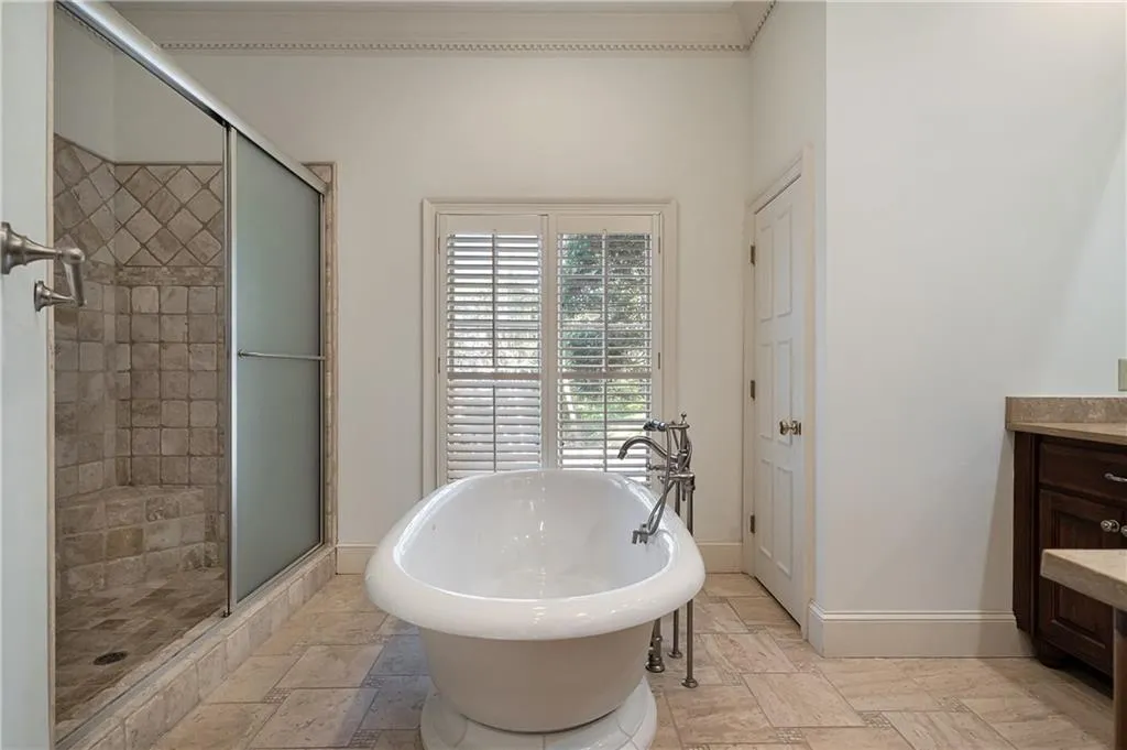 1660 Winterthur Close, Atlanta, Georgia 30328, 5 Bedrooms Bedrooms, ,4 BathroomsBathrooms,Residential,Sold,1660 Winterthur Close,6810130