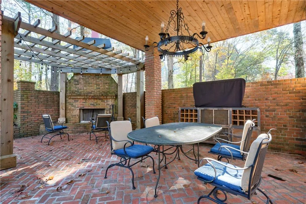 1660 Winterthur Close, Atlanta, Georgia 30328, 5 Bedrooms Bedrooms, ,4 BathroomsBathrooms,Residential,Sold,1660 Winterthur Close,6810130