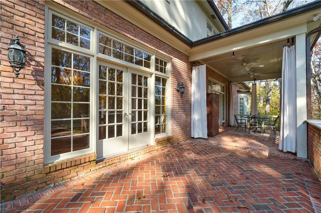 1660 Winterthur Close, Atlanta, Georgia 30328, 5 Bedrooms Bedrooms, ,4 BathroomsBathrooms,Residential,Sold,1660 Winterthur Close,6810130