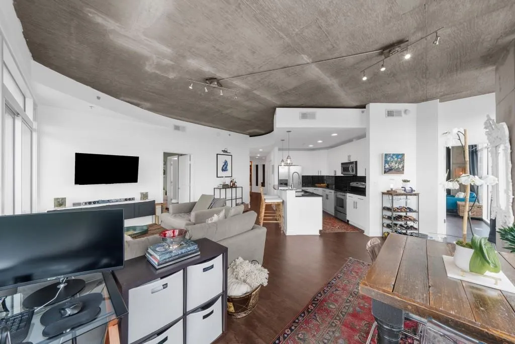 250 Pharr Road Ne Unit 1618, Atlanta, Georgia 30305, 2 Bedrooms Bedrooms, ,2 BathroomsBathrooms,Residential,For Sale,250 Pharr Road Ne Unit 1618,7617061