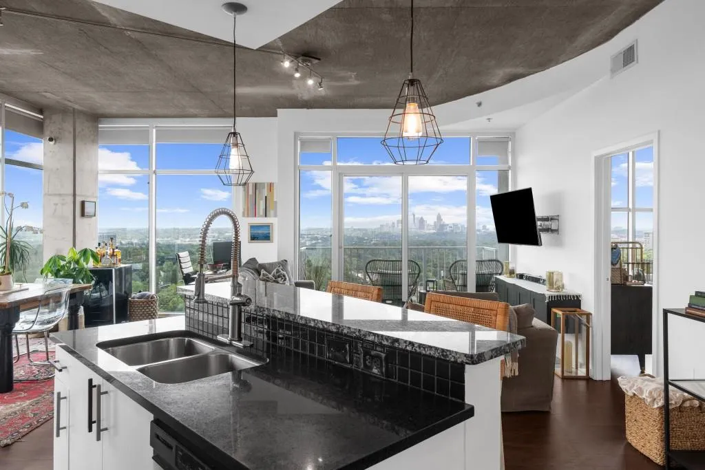250 Pharr Road Ne Unit 1618, Atlanta, Georgia 30305, 2 Bedrooms Bedrooms, ,2 BathroomsBathrooms,Residential,For Sale,250 Pharr Road Ne Unit 1618,7617061