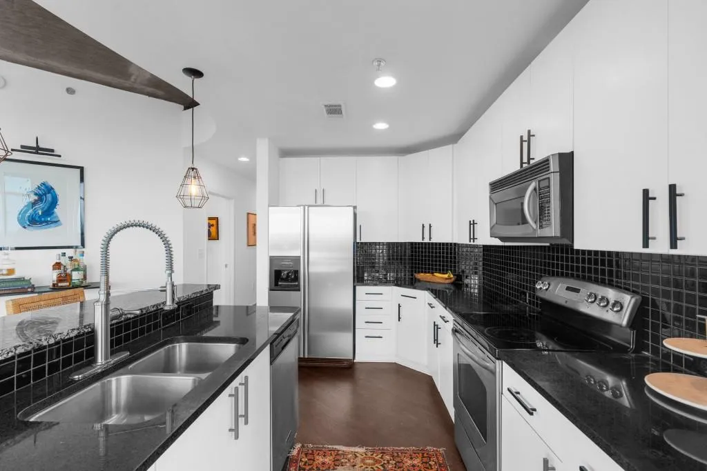 250 Pharr Road Ne Unit 1618, Atlanta, Georgia 30305, 2 Bedrooms Bedrooms, ,2 BathroomsBathrooms,Residential,For Sale,250 Pharr Road Ne Unit 1618,7617061