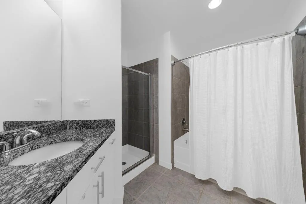 250 Pharr Road Ne Unit 1618, Atlanta, Georgia 30305, 2 Bedrooms Bedrooms, ,2 BathroomsBathrooms,Residential,For Sale,250 Pharr Road Ne Unit 1618,7617061