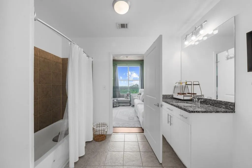 250 Pharr Road Ne Unit 1618, Atlanta, Georgia 30305, 2 Bedrooms Bedrooms, ,2 BathroomsBathrooms,Residential,For Sale,250 Pharr Road Ne Unit 1618,7617061