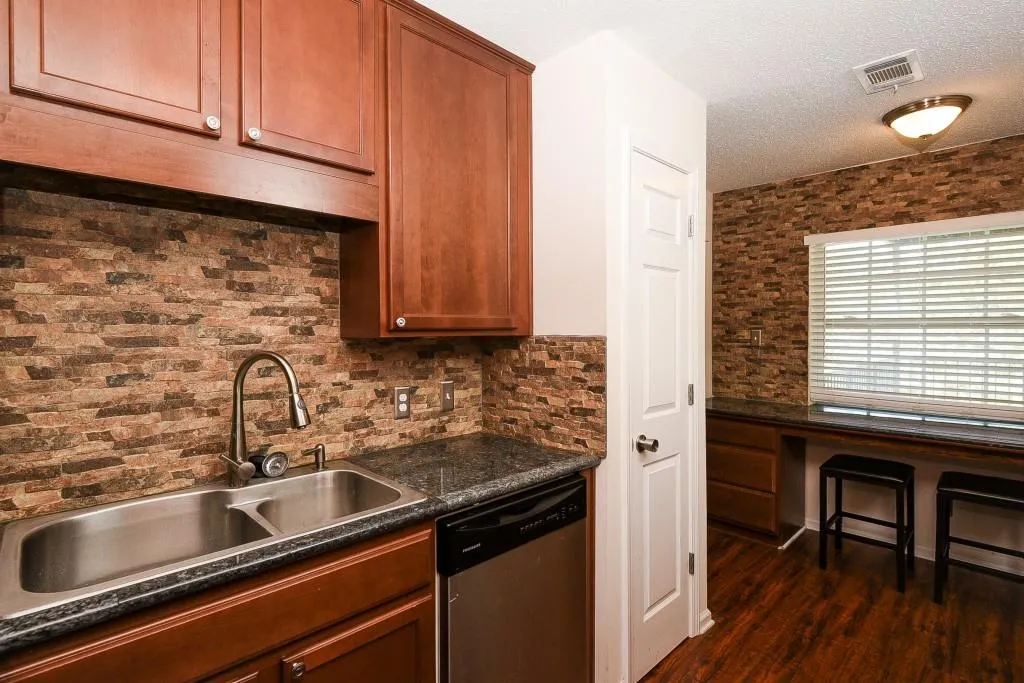 295 Winding River Drive Unit C, Sandy Springs, Georgia 30350, 3 Bedrooms Bedrooms, ,2 BathroomsBathrooms,Residential,Sold,295 Winding River Drive Unit C,5722621