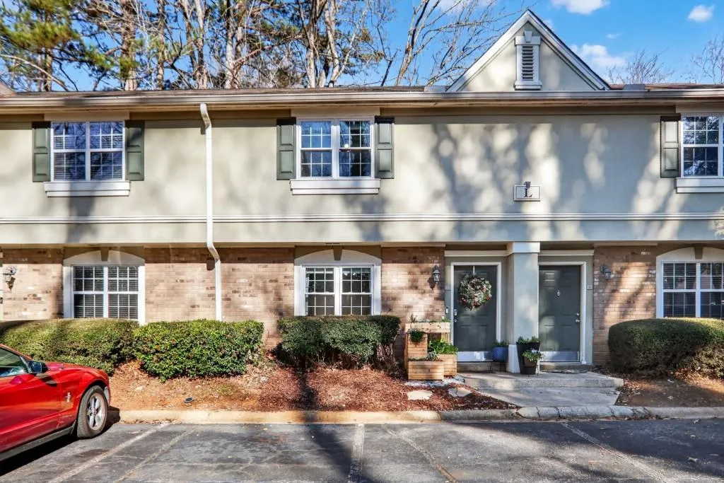 6900 Roswell Road Unit L7, Atlanta, Georgia 30328, 2 Bedrooms Bedrooms, ,2 BathroomsBathrooms,Residential,For Sale,6900 Roswell Road Unit L7,7707082