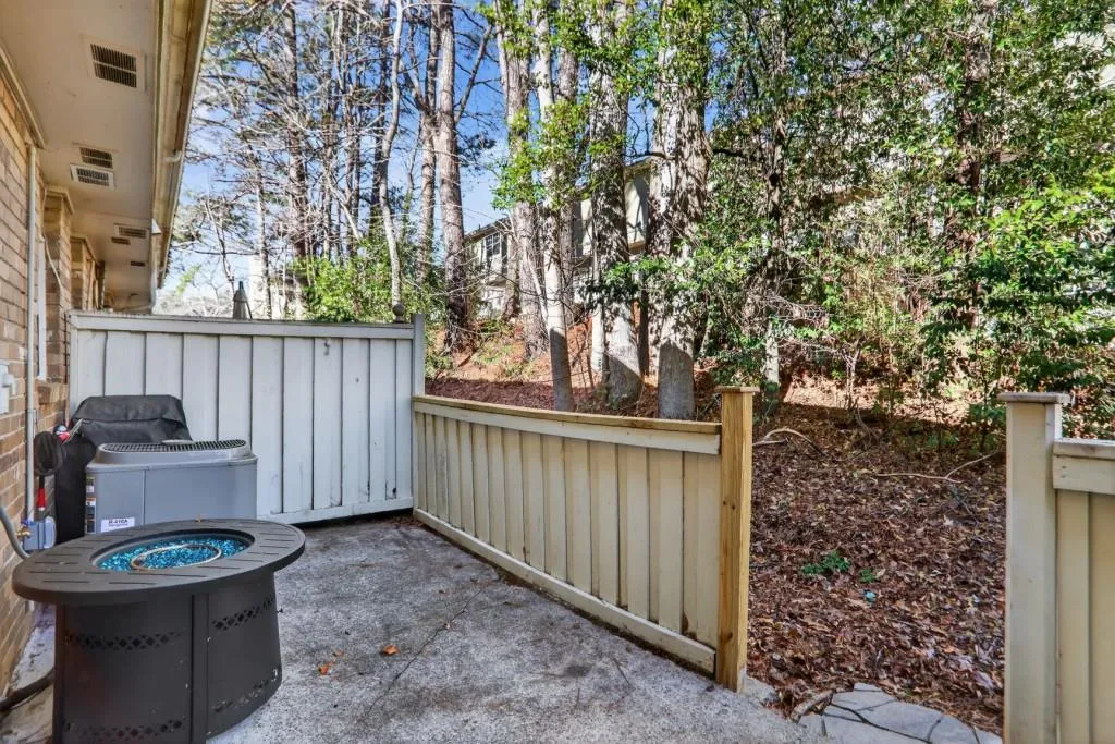 6900 Roswell Road Unit L7, Atlanta, Georgia 30328, 2 Bedrooms Bedrooms, ,2 BathroomsBathrooms,Residential,Sold,6900 Roswell Road Unit L7,7707082