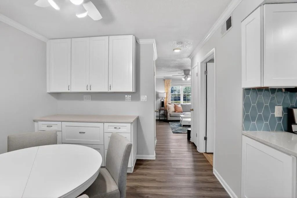 6900 Roswell Road Unit L7, Atlanta, Georgia 30328, 2 Bedrooms Bedrooms, ,2 BathroomsBathrooms,Residential,Sold,6900 Roswell Road Unit L7,7707082