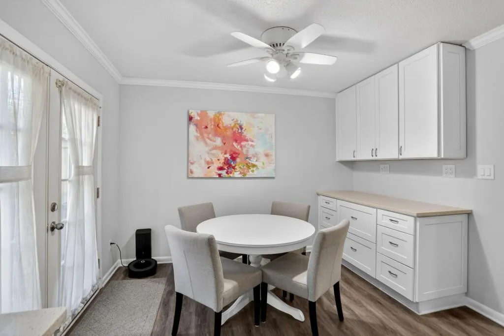 6900 Roswell Road Unit L7, Atlanta, Georgia 30328, 2 Bedrooms Bedrooms, ,2 BathroomsBathrooms,Residential,Sold,6900 Roswell Road Unit L7,7707082