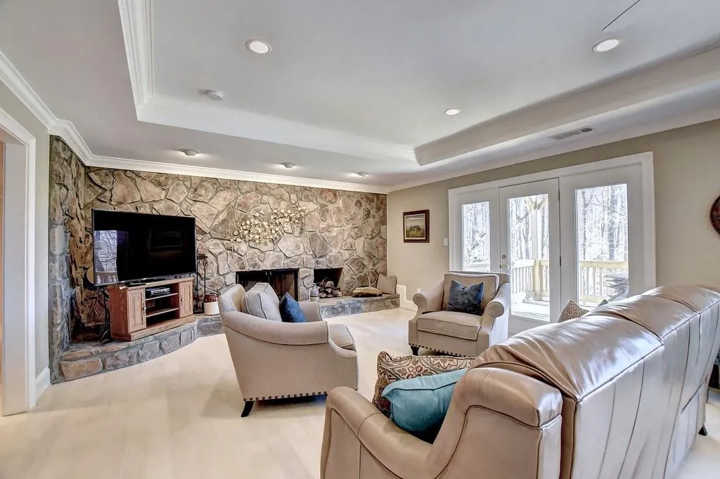 9965 Huntcliff Trace, Sandy Springs, Georgia 30350, 5 Bedrooms Bedrooms, ,3 BathroomsBathrooms,Residential,Sold,9965 Huntcliff Trace,6844503