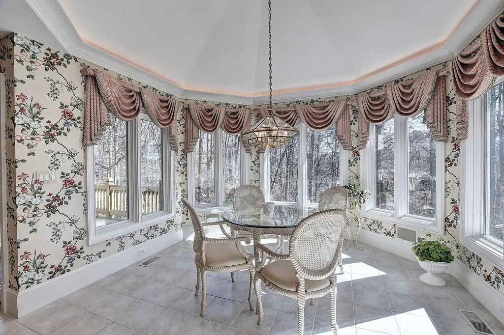 9965 Huntcliff Trace, Sandy Springs, Georgia 30350, 5 Bedrooms Bedrooms, ,3 BathroomsBathrooms,Residential,Sold,9965 Huntcliff Trace,6844503