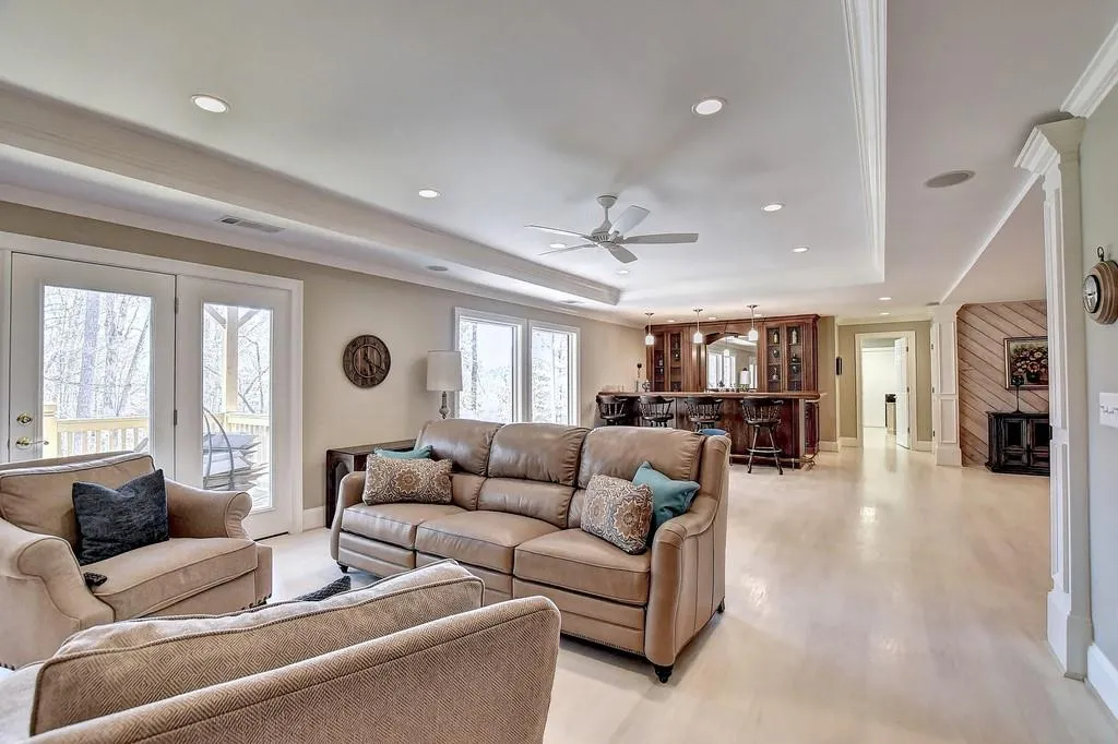 9965 Huntcliff Trace, Sandy Springs, Georgia 30350, 5 Bedrooms Bedrooms, ,3 BathroomsBathrooms,Residential,Sold,9965 Huntcliff Trace,6844503