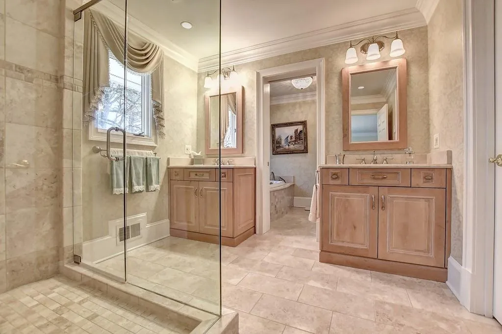 9965 Huntcliff Trace, Sandy Springs, Georgia 30350, 5 Bedrooms Bedrooms, ,3 BathroomsBathrooms,Residential,Sold,9965 Huntcliff Trace,6844503