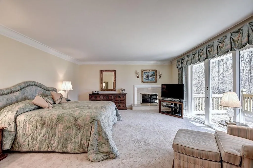 9965 Huntcliff Trace, Sandy Springs, Georgia 30350, 5 Bedrooms Bedrooms, ,3 BathroomsBathrooms,Residential,Sold,9965 Huntcliff Trace,6844503