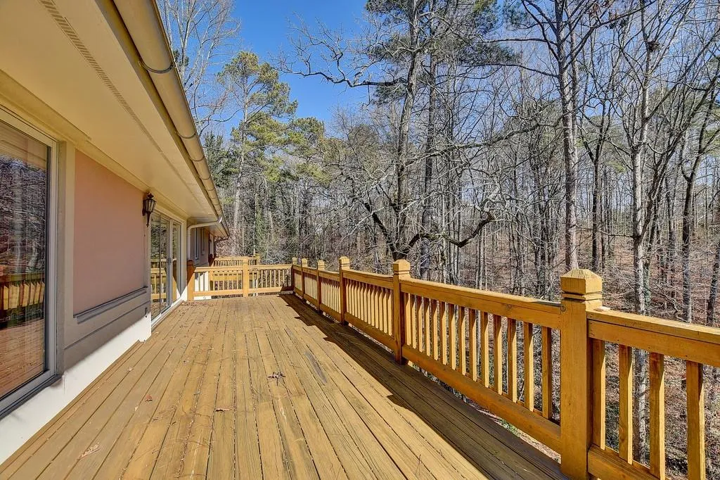 9965 Huntcliff Trace, Sandy Springs, Georgia 30350, 5 Bedrooms Bedrooms, ,3 BathroomsBathrooms,Residential,Sold,9965 Huntcliff Trace,6844503