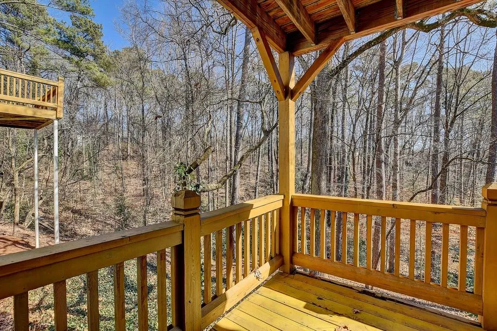 9965 Huntcliff Trace, Sandy Springs, Georgia 30350, 5 Bedrooms Bedrooms, ,3 BathroomsBathrooms,Residential,Sold,9965 Huntcliff Trace,6844503