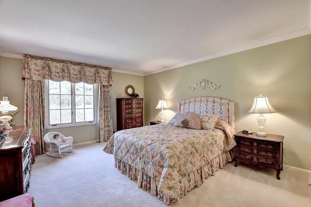 9965 Huntcliff Trace, Sandy Springs, Georgia 30350, 5 Bedrooms Bedrooms, ,3 BathroomsBathrooms,Residential,Sold,9965 Huntcliff Trace,6844503