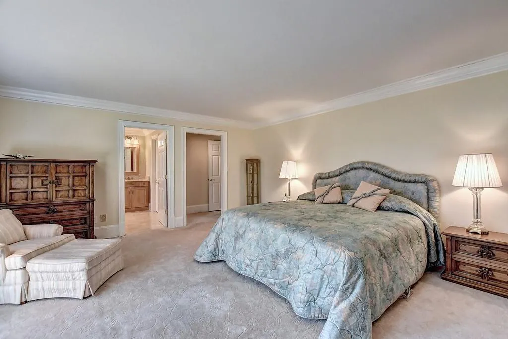 9965 Huntcliff Trace, Sandy Springs, Georgia 30350, 5 Bedrooms Bedrooms, ,3 BathroomsBathrooms,Residential,Sold,9965 Huntcliff Trace,6844503