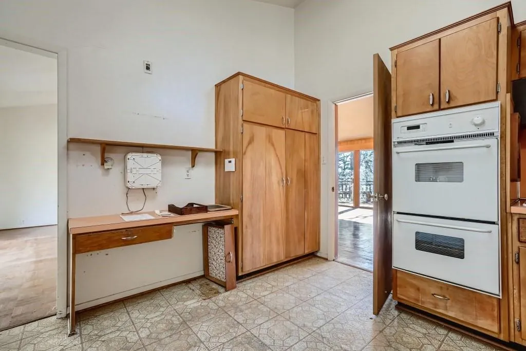 845 Crest Valley Drive, Sandy Springs, Georgia 30327, 4 Bedrooms Bedrooms, ,3 BathroomsBathrooms,Residential,Sold,845 Crest Valley Drive,6991228