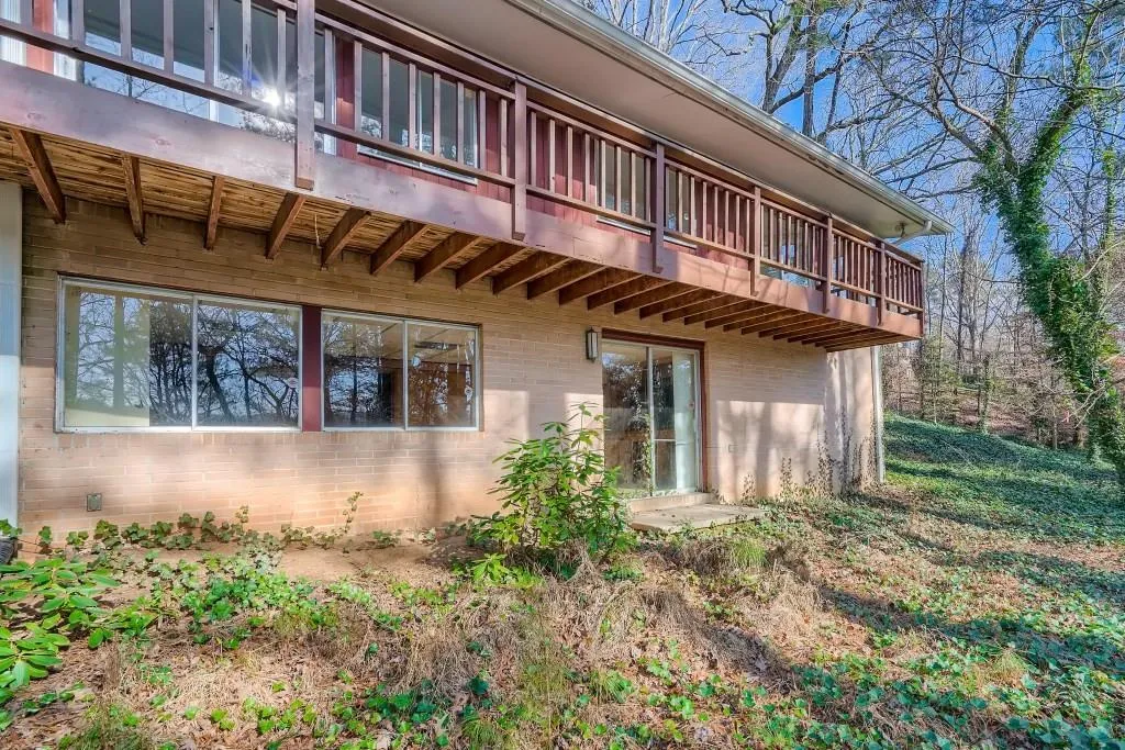 845 Crest Valley Drive, Sandy Springs, Georgia 30327, 4 Bedrooms Bedrooms, ,3 BathroomsBathrooms,Residential,Sold,845 Crest Valley Drive,6991228