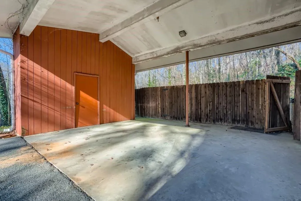 845 Crest Valley Drive, Sandy Springs, Georgia 30327, 4 Bedrooms Bedrooms, ,3 BathroomsBathrooms,Residential,Sold,845 Crest Valley Drive,6991228