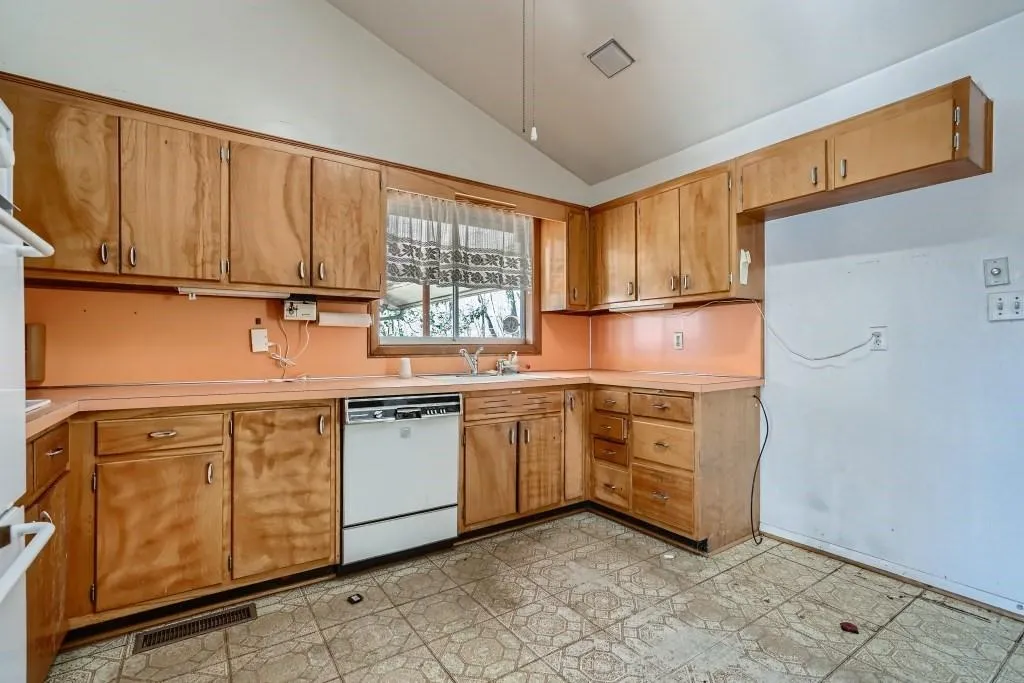 845 Crest Valley Drive, Sandy Springs, Georgia 30327, 4 Bedrooms Bedrooms, ,3 BathroomsBathrooms,Residential,Sold,845 Crest Valley Drive,6991228