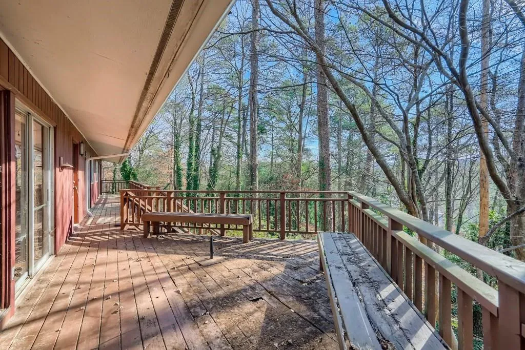 845 Crest Valley Drive, Sandy Springs, Georgia 30327, 4 Bedrooms Bedrooms, ,3 BathroomsBathrooms,Residential,Sold,845 Crest Valley Drive,6991228