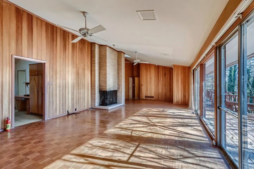 845 Crest Valley Drive, Sandy Springs, Georgia 30327, 4 Bedrooms Bedrooms, ,3 BathroomsBathrooms,Residential,Sold,845 Crest Valley Drive,6991228