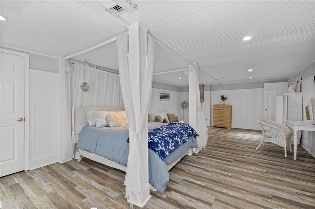 Terrace level bedroom (secondary bedroom 4)