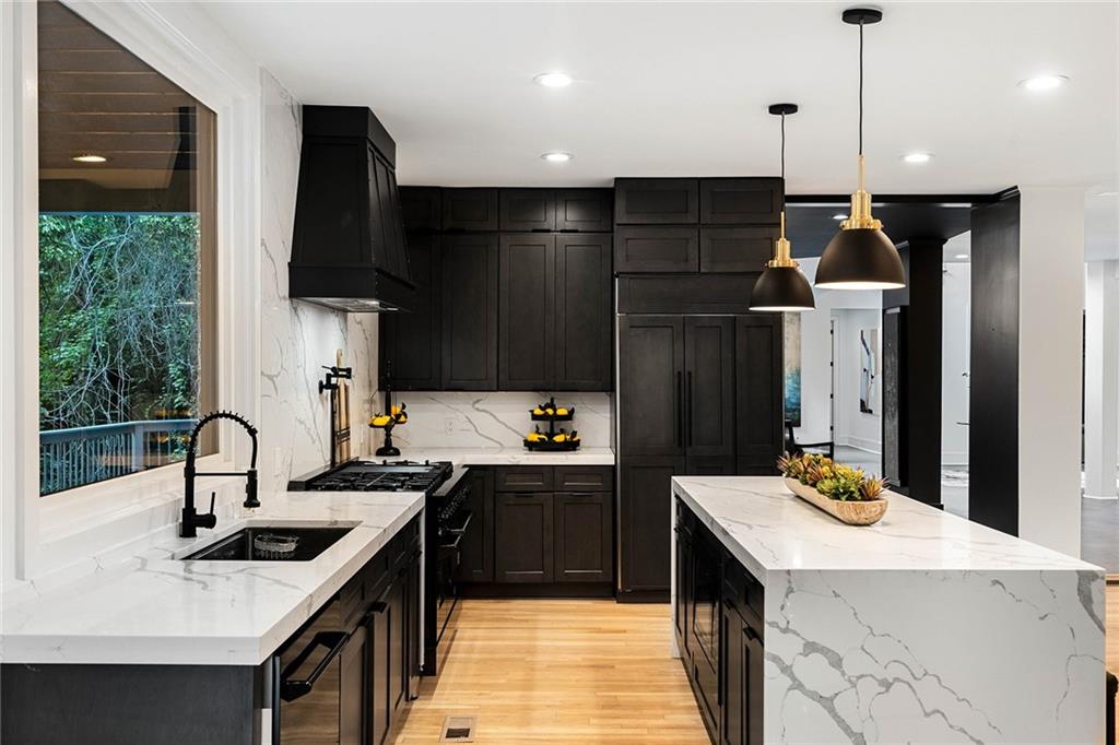 5285 N Powers Ferry Road, Sandy Springs, Georgia 30327, 7 Bedrooms Bedrooms, ,6 BathroomsBathrooms,Residential,Sold,5285 N Powers Ferry Road,7275629