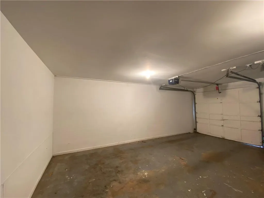 406 Brandywine Circle, Sandy Springs, Georgia 30350, 3 Bedrooms Bedrooms, ,2 BathroomsBathrooms,Residential,Sold,406 Brandywine Circle,6793650