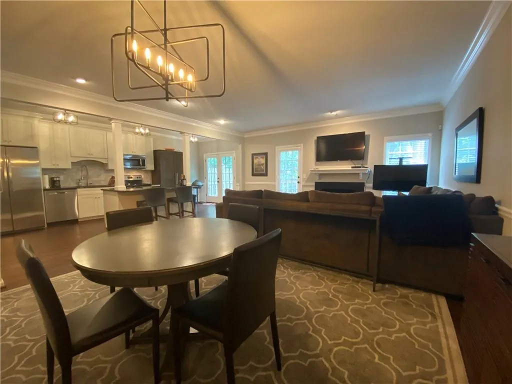 406 Brandywine Circle, Sandy Springs, Georgia 30350, 3 Bedrooms Bedrooms, ,2 BathroomsBathrooms,Residential,Sold,406 Brandywine Circle,6793650