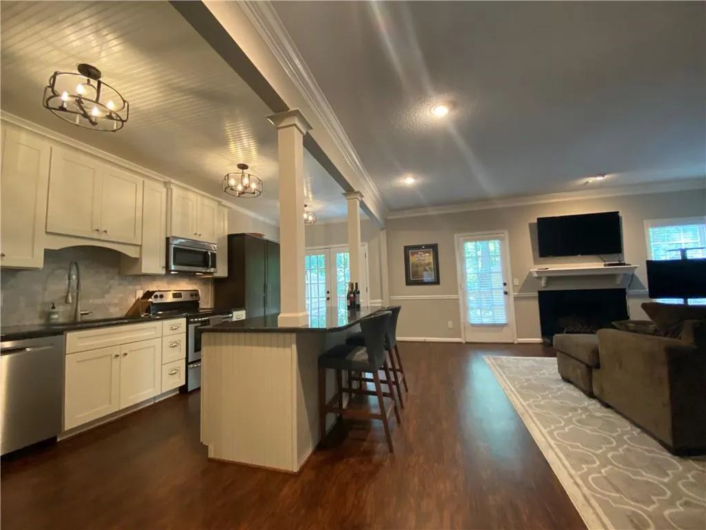 406 Brandywine Circle, Sandy Springs, Georgia 30350, 3 Bedrooms Bedrooms, ,2 BathroomsBathrooms,Residential,Sold,406 Brandywine Circle,6793650