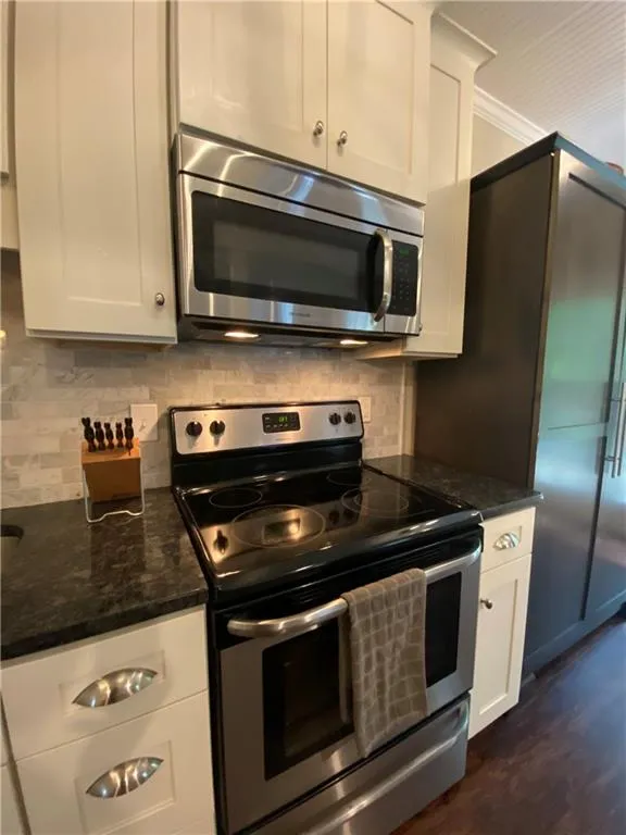 406 Brandywine Circle, Sandy Springs, Georgia 30350, 3 Bedrooms Bedrooms, ,2 BathroomsBathrooms,Residential,Sold,406 Brandywine Circle,6793650