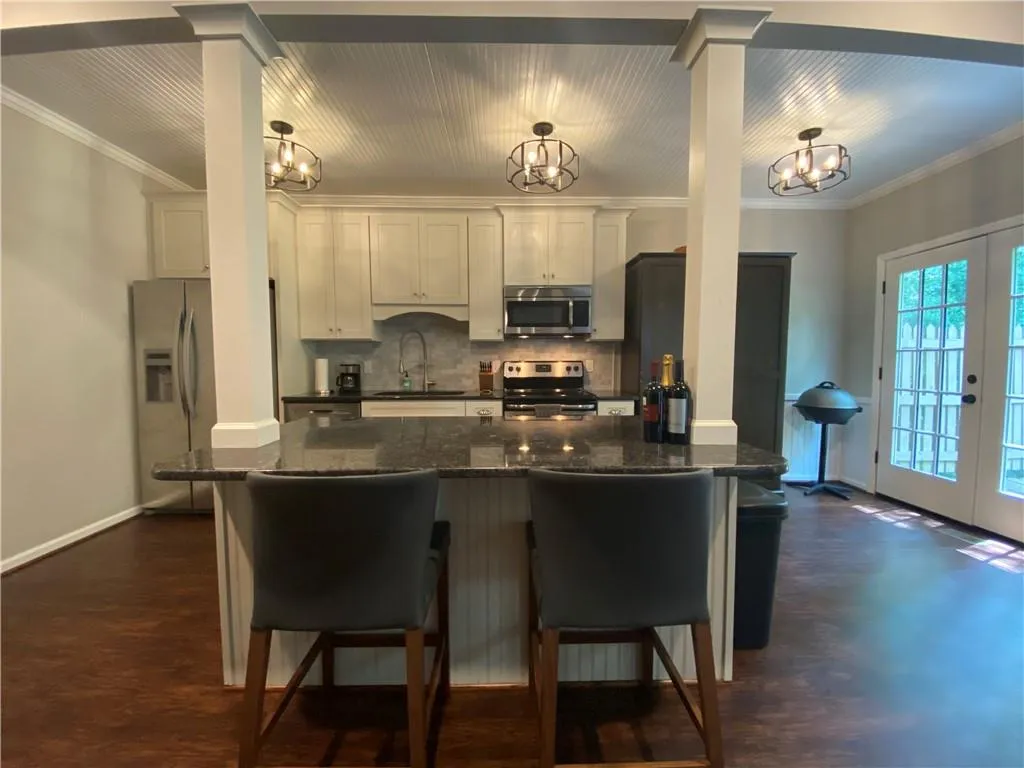 406 Brandywine Circle, Sandy Springs, Georgia 30350, 3 Bedrooms Bedrooms, ,2 BathroomsBathrooms,Residential,Sold,406 Brandywine Circle,6793650