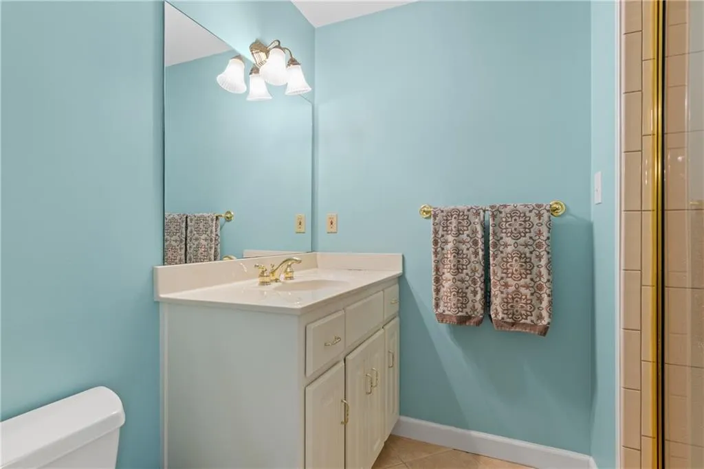 4th Bedroom Ensuite Bathroom